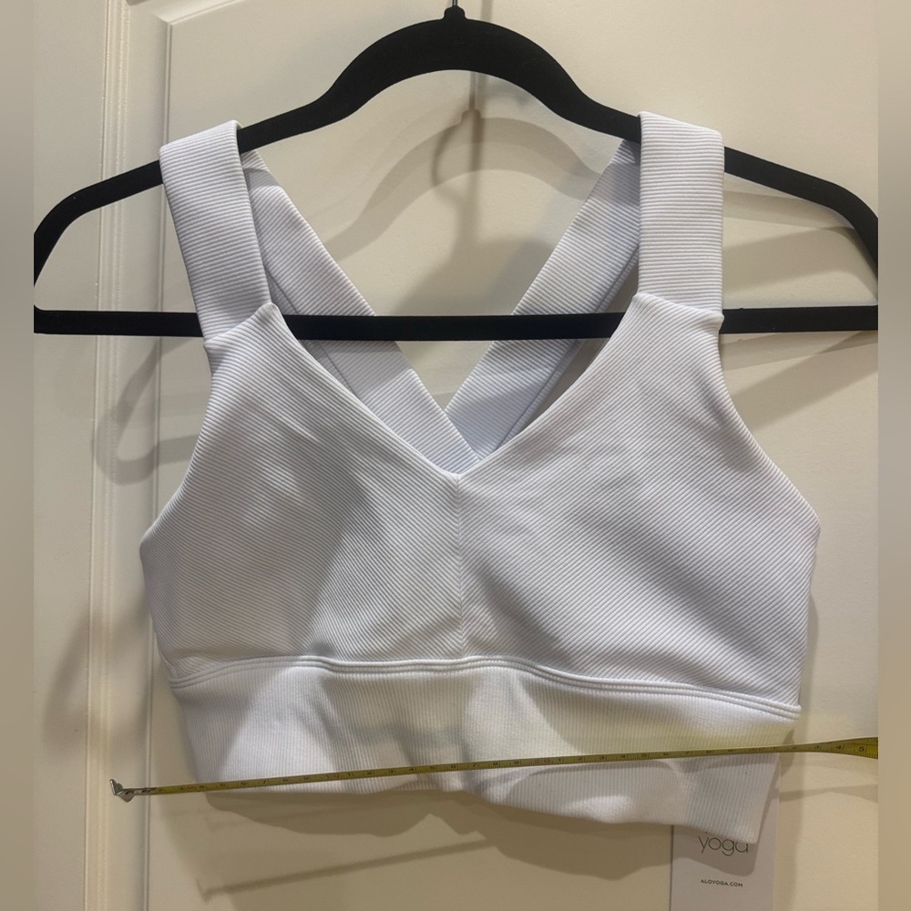ALO Yoga NWT White Ribbed Emulate Sports Bra